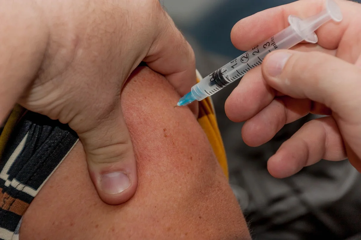 flu shot, needle, ouch, medical, vaccination, diabetes, flu, nurse, doctor, patient, brown medical, brown doctors, flu shot, vaccination, vaccination, vaccination, vaccination, vaccination, diabetes, diabetes, diabetes, flu, nurse, doctor - chronic disease prevention