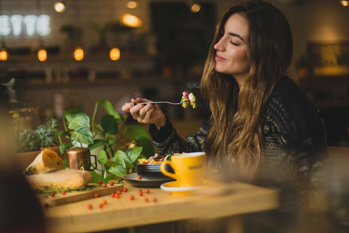 Mindful eating: 6 Best : habits for healthier daily life - Mindful eating